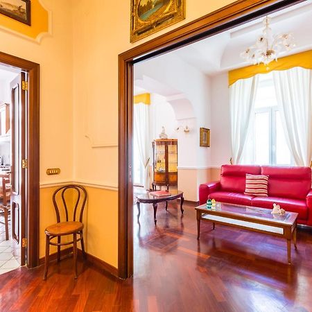 Grand Classic Apartment At San Martino By Napoliapartments Eksteriør billede