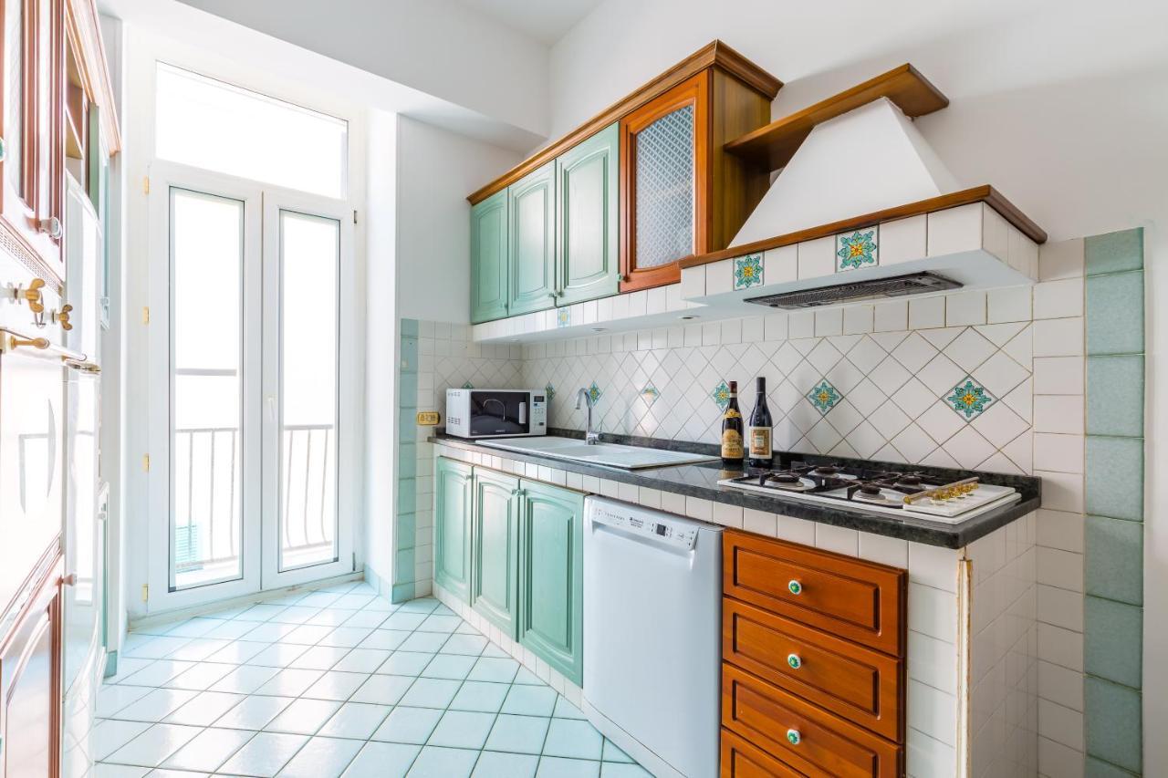 Grand Classic Apartment At San Martino By Napoliapartments Eksteriør billede