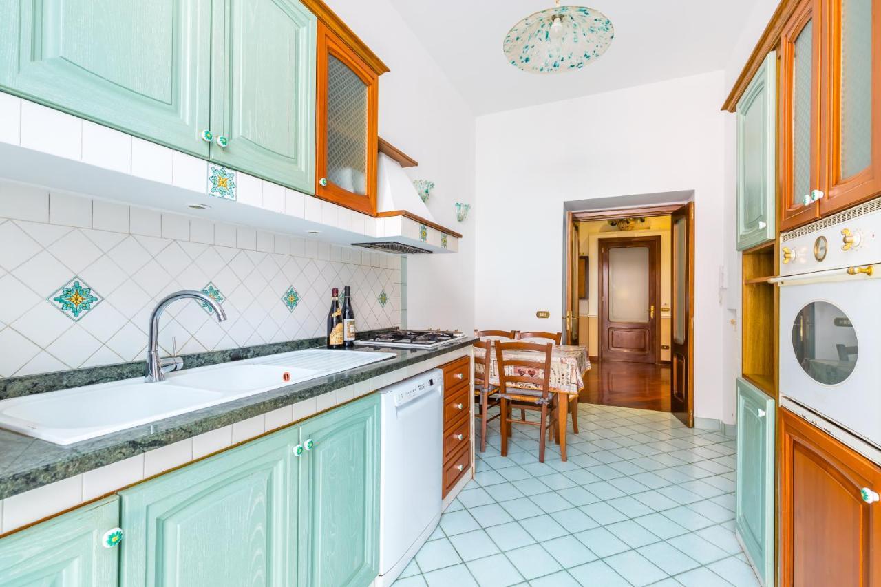Grand Classic Apartment At San Martino By Napoliapartments Eksteriør billede