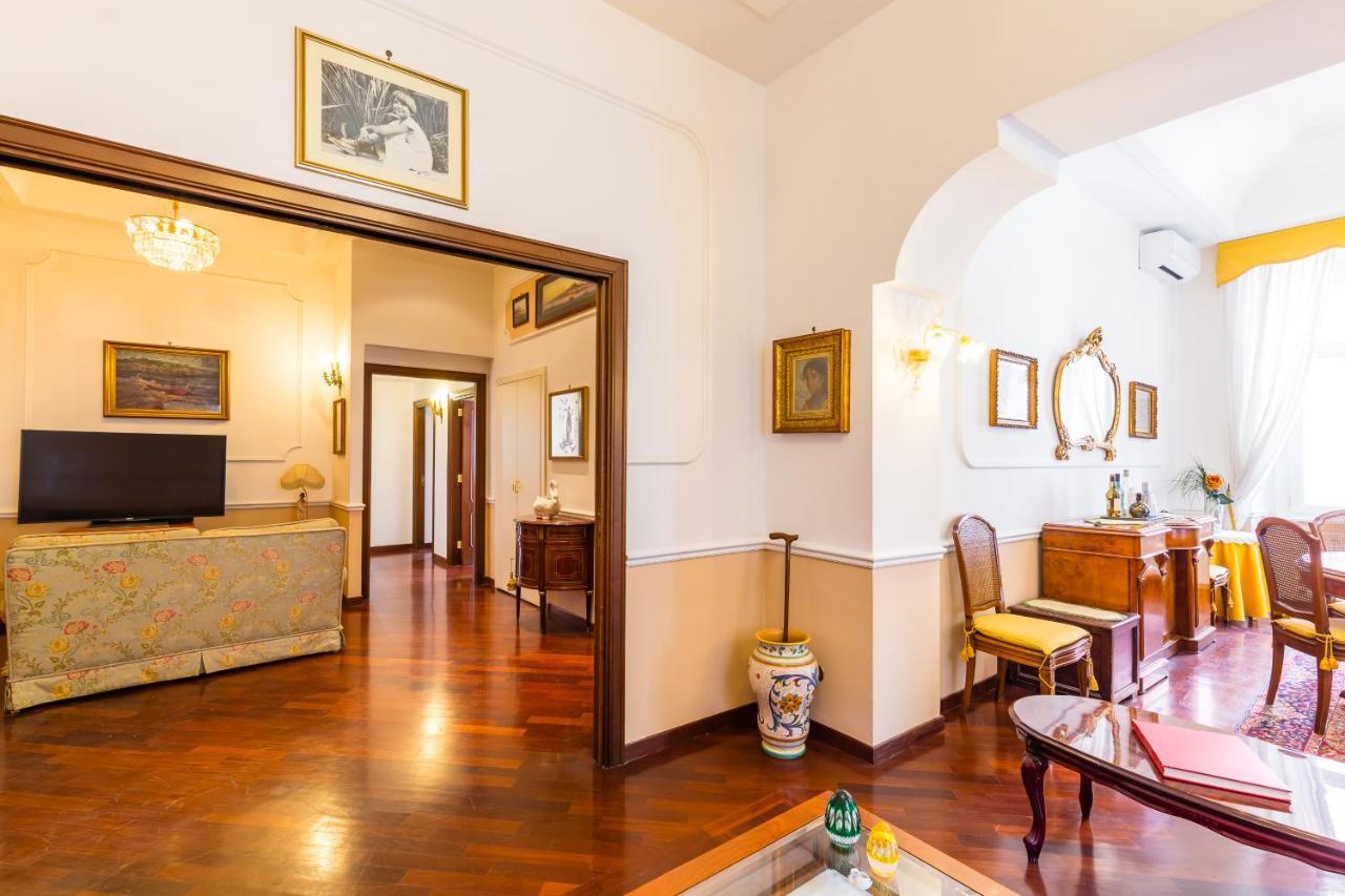 Grand Classic Apartment At San Martino By Napoliapartments Eksteriør billede