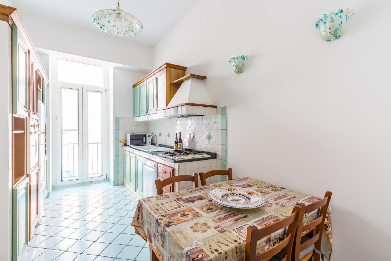 Grand Classic Apartment At San Martino By Napoliapartments Eksteriør billede