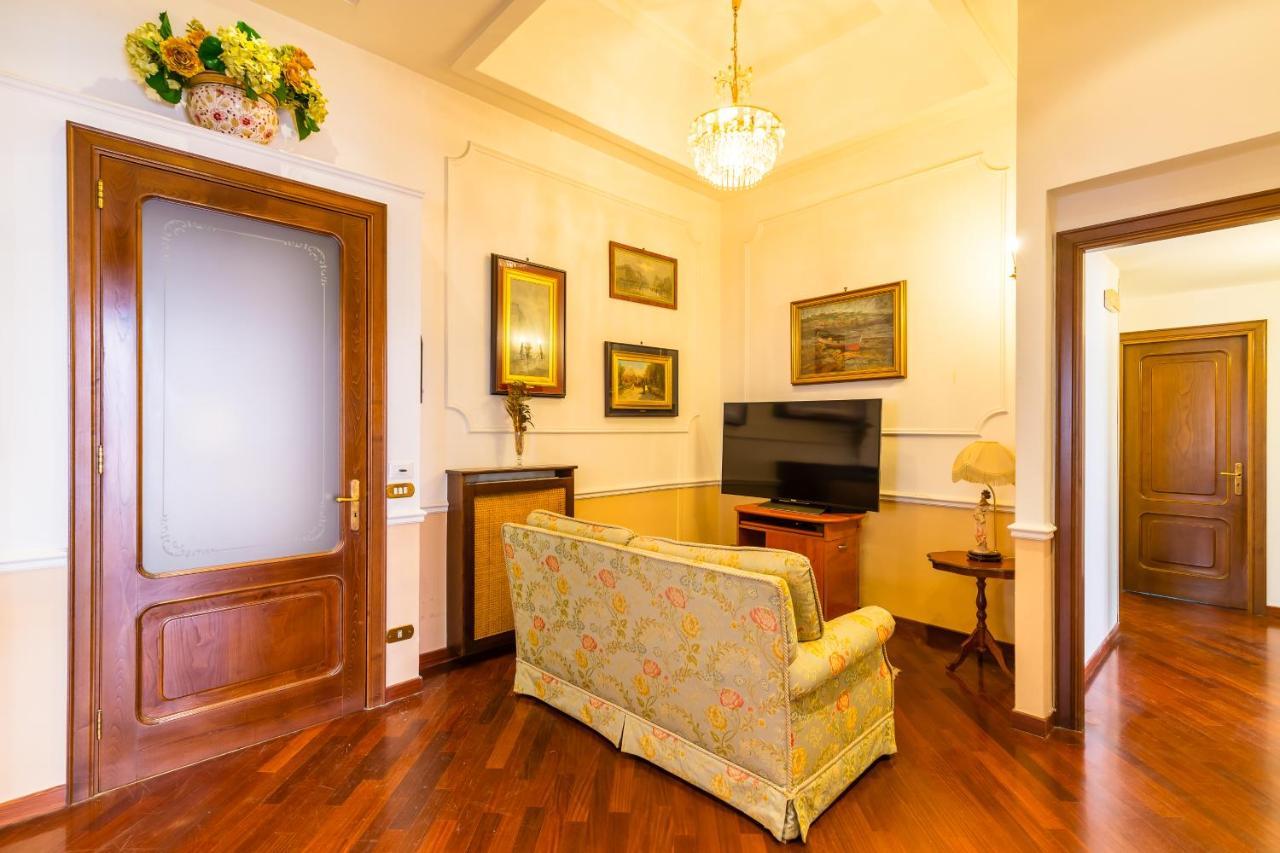 Grand Classic Apartment At San Martino By Napoliapartments Eksteriør billede