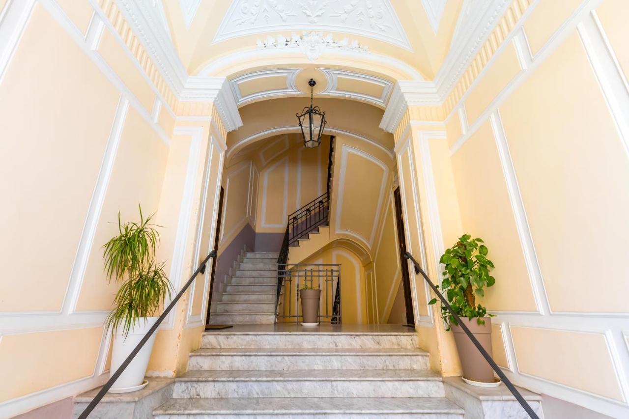 Grand Classic Apartment At San Martino By Napoliapartments Eksteriør billede