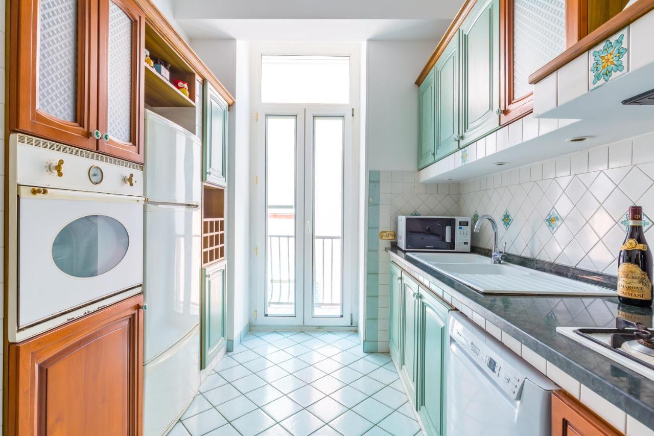 Grand Classic Apartment At San Martino By Napoliapartments Eksteriør billede