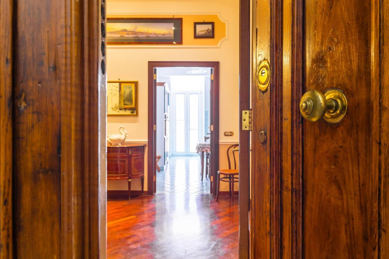 Grand Classic Apartment At San Martino By Napoliapartments Eksteriør billede